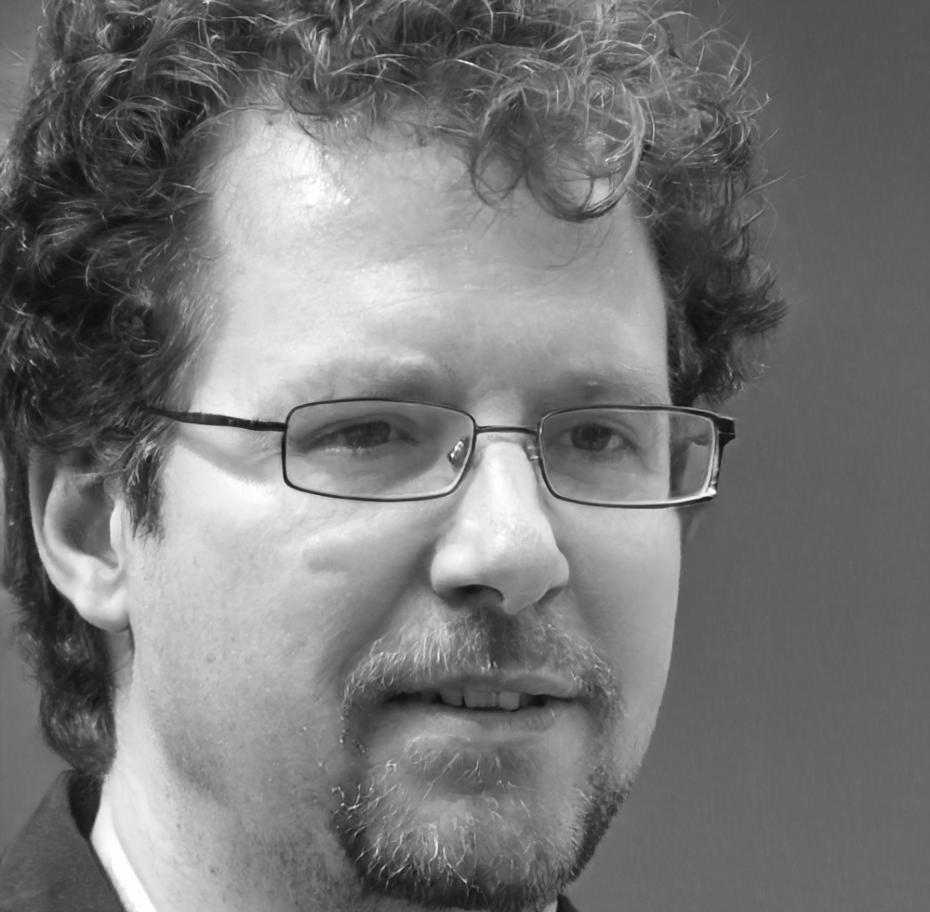 Carlos Martínez, Director Financiero